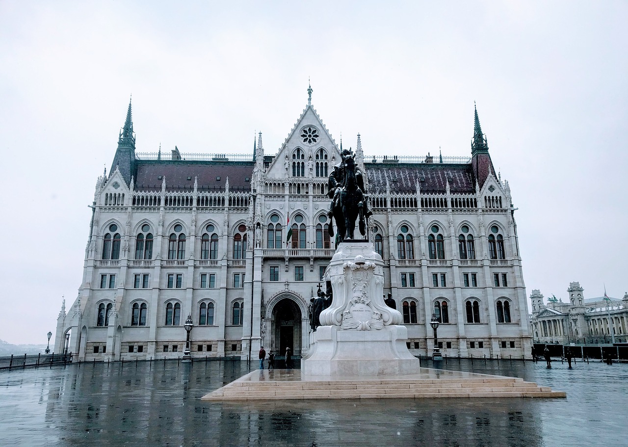 Здание венгерского парламента будапешт